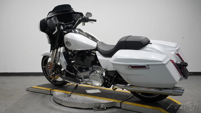 Street Glide®