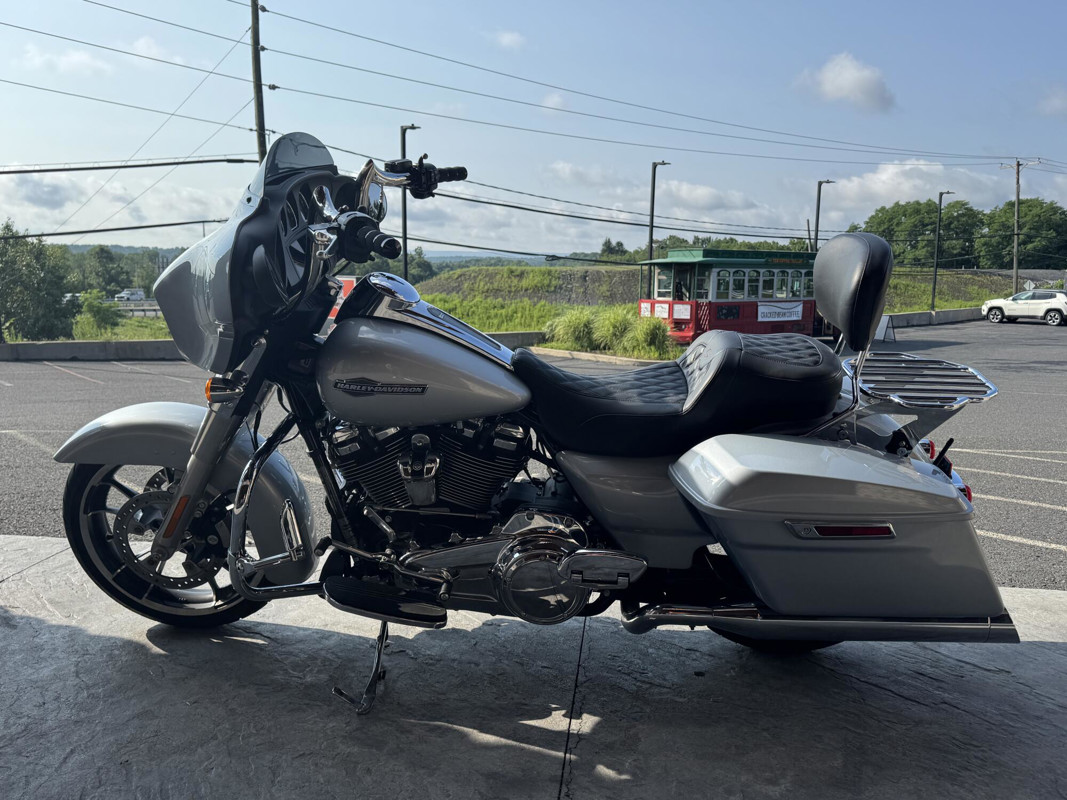 Street Glide®