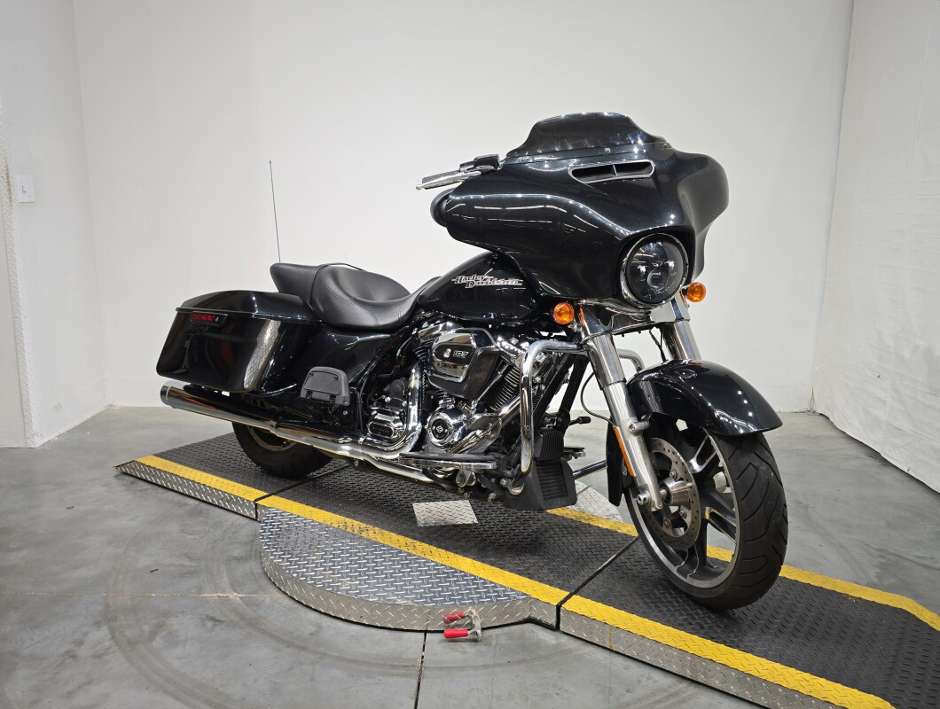 Street Glide®