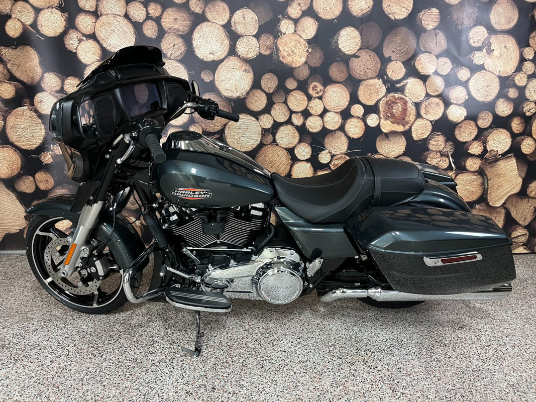 Street Glide®
