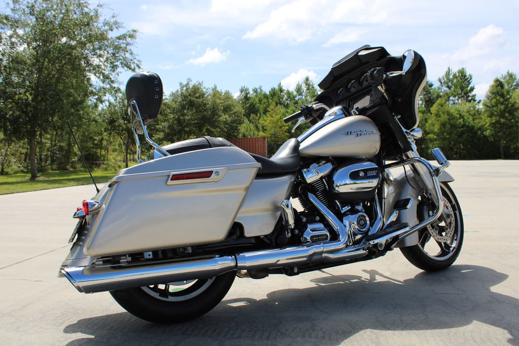 Street Glide®