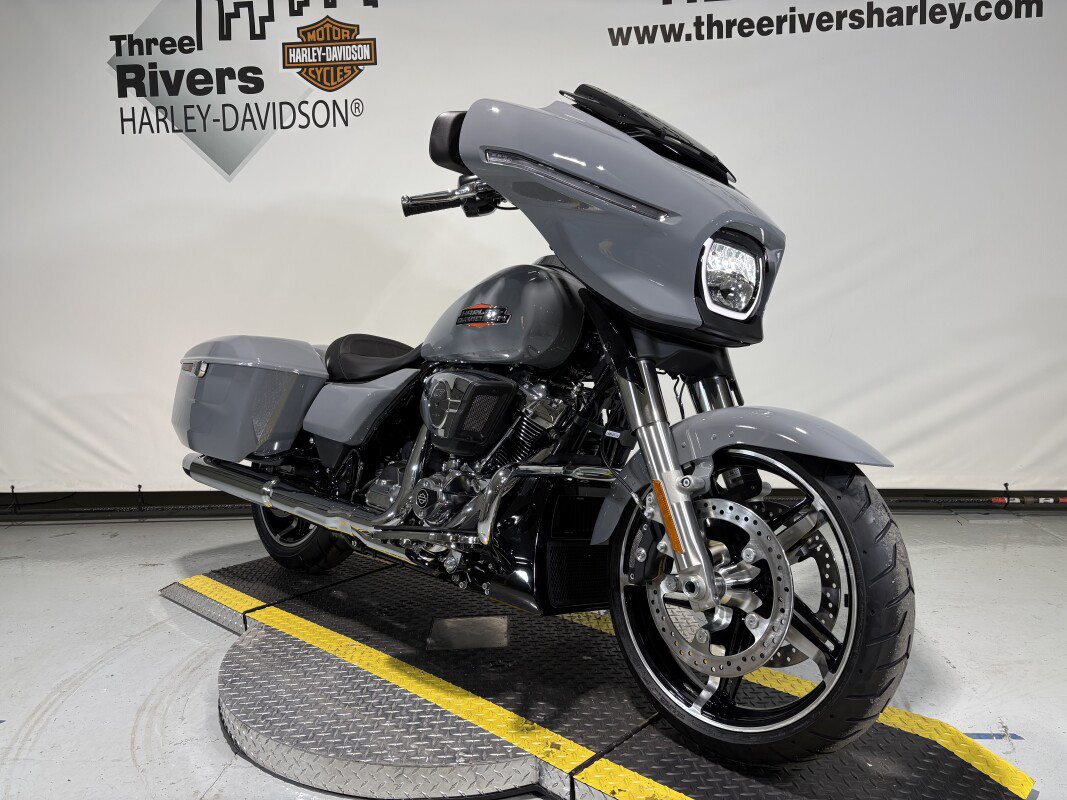 Street Glide®