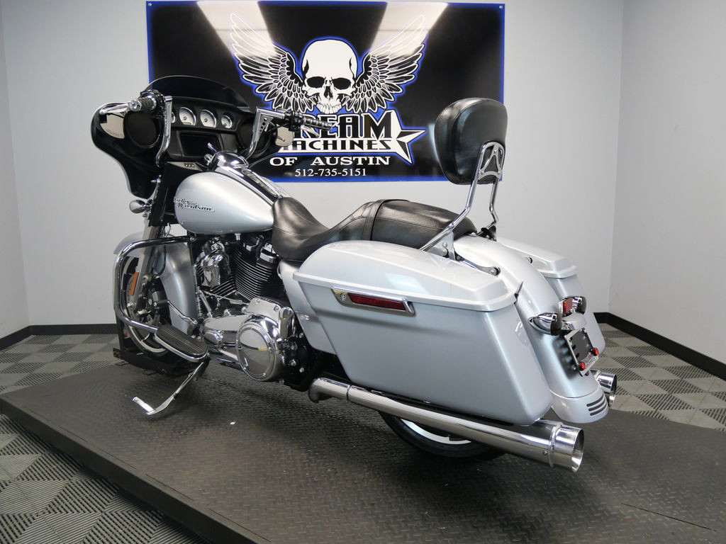Street Glide®