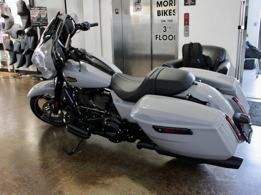 Street Glide®