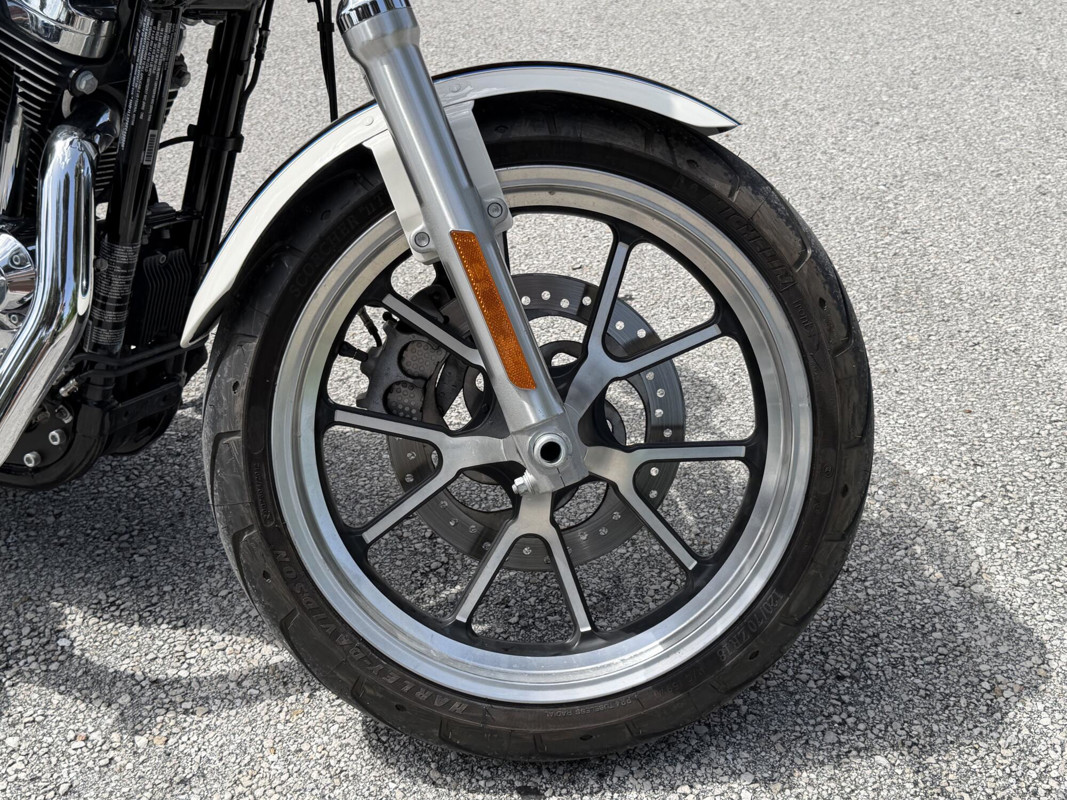 Sportster® SuperLow® 1200T