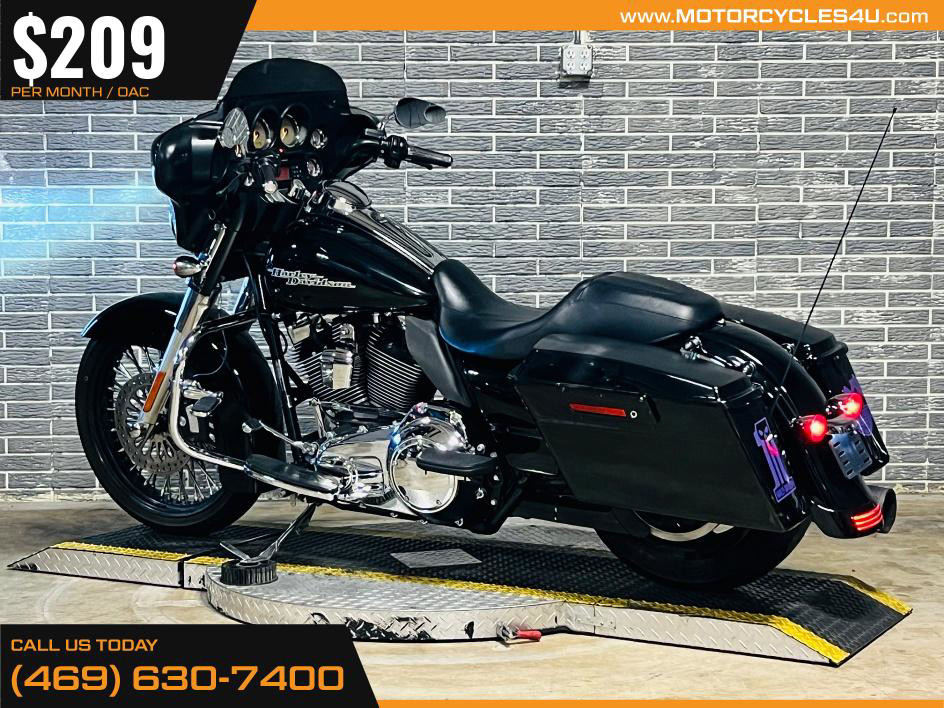 Street Glide®
