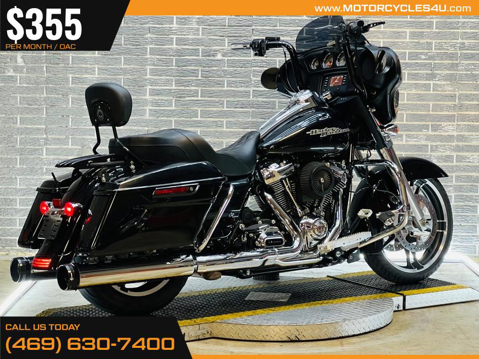 Street Glide®