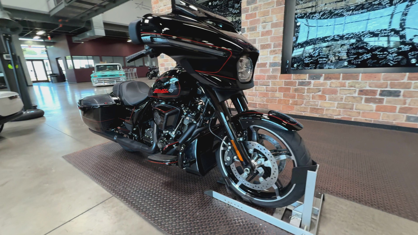 Street Glide®