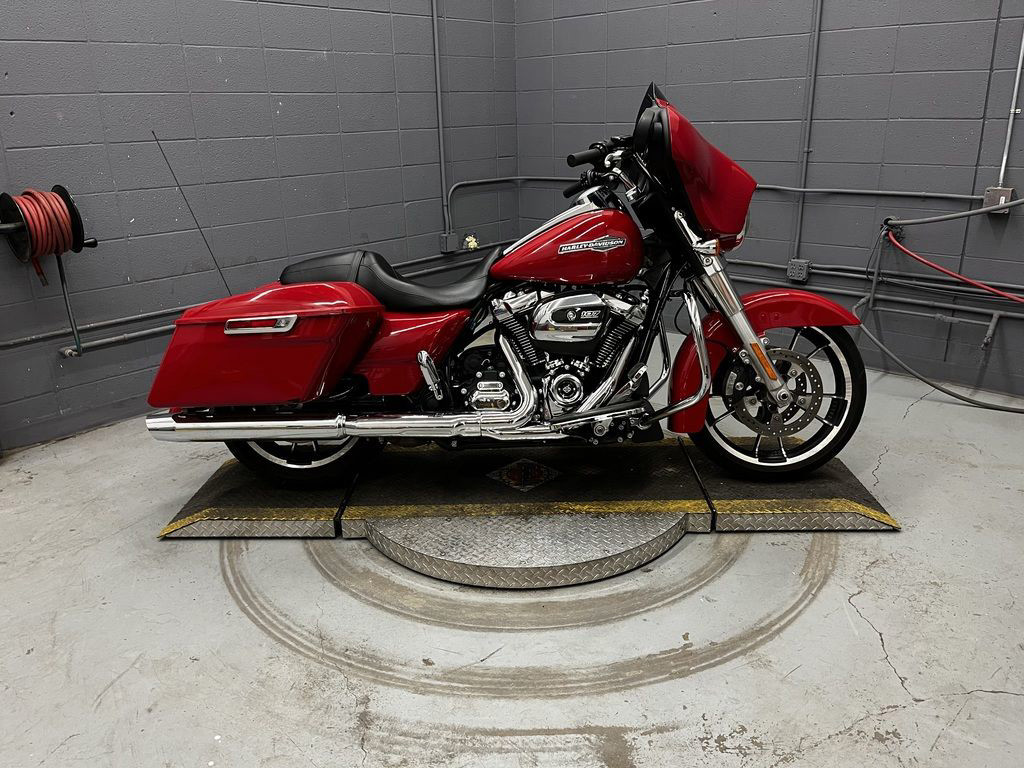 Street Glide®