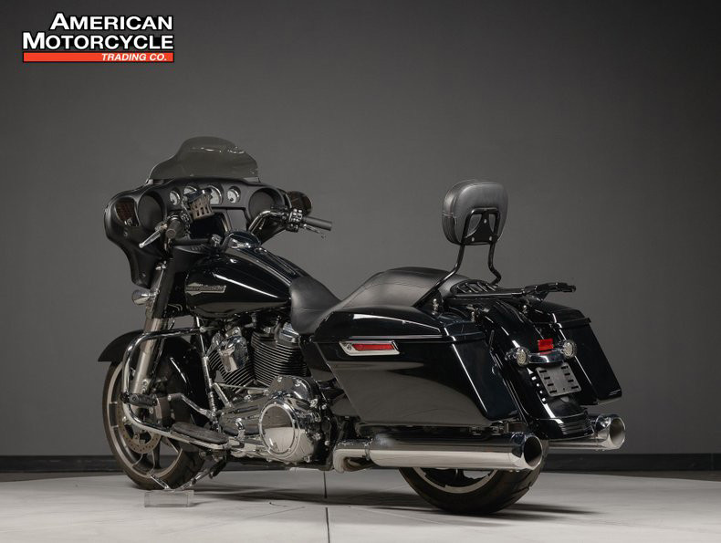 Street Glide®
