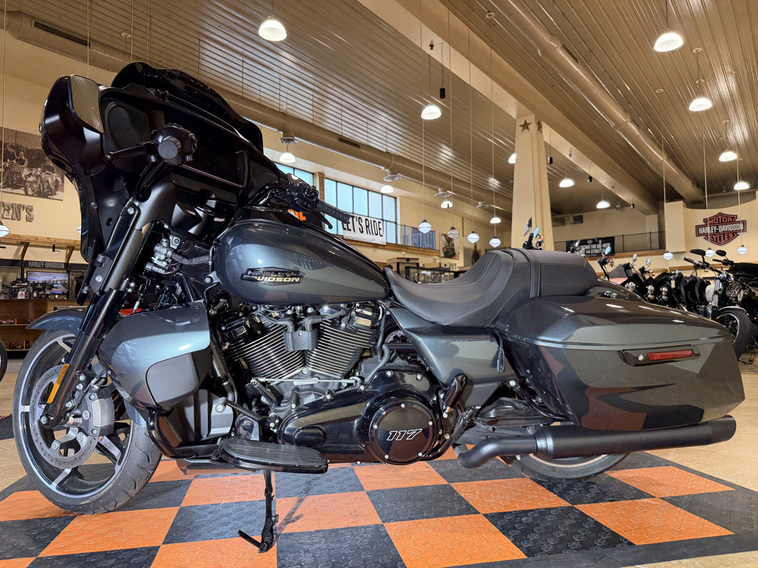 Street Glide®
