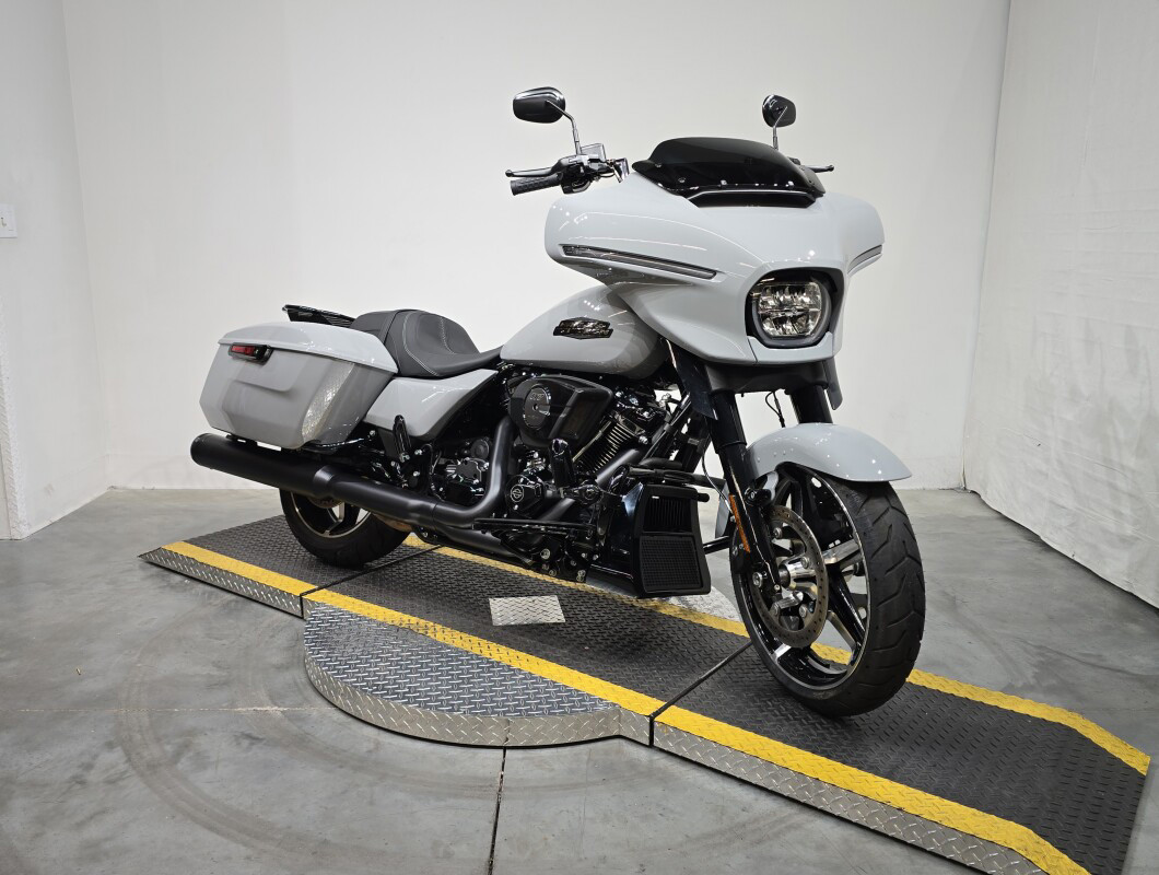 Street Glide®
