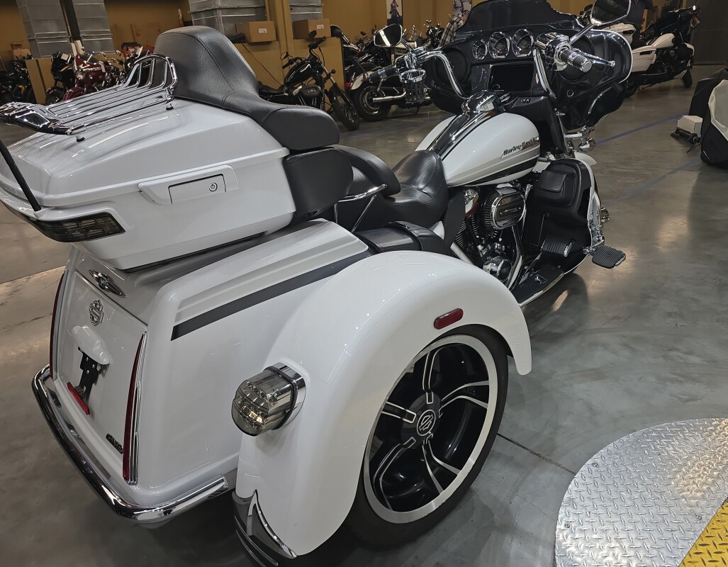 CVO Tri Glide® Ultra