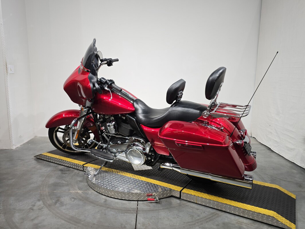 Street Glide®