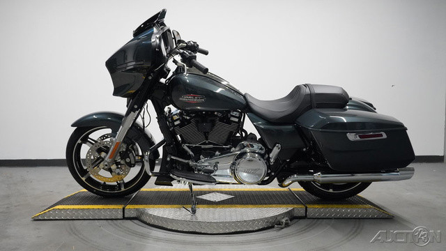Street Glide®