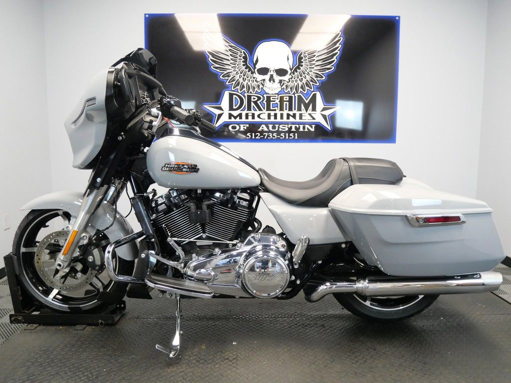 Street Glide®