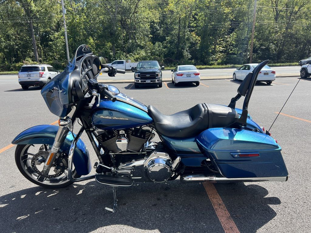 Street Glide®