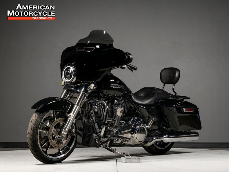 Street Glide®