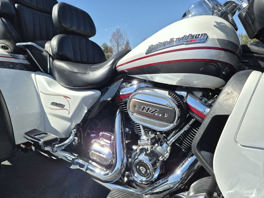 CVO Tri Glide® Ultra