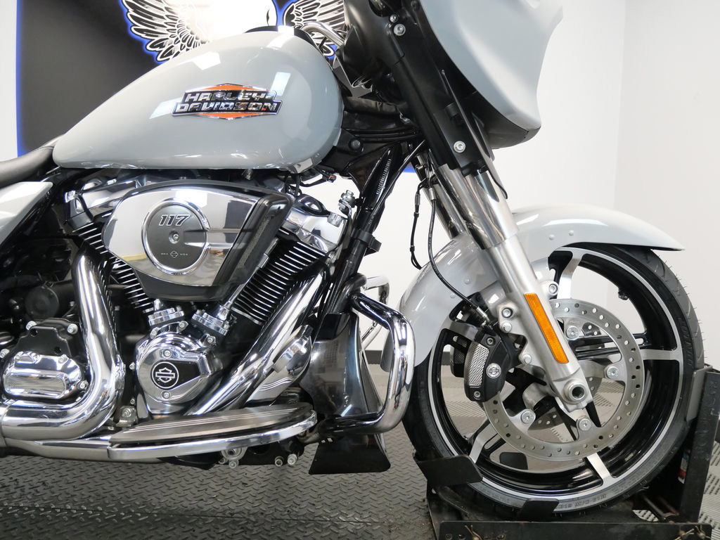 Street Glide®
