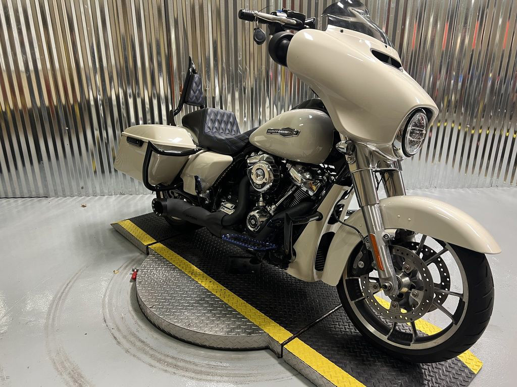 Street Glide®