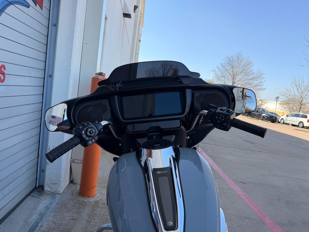 Street Glide®