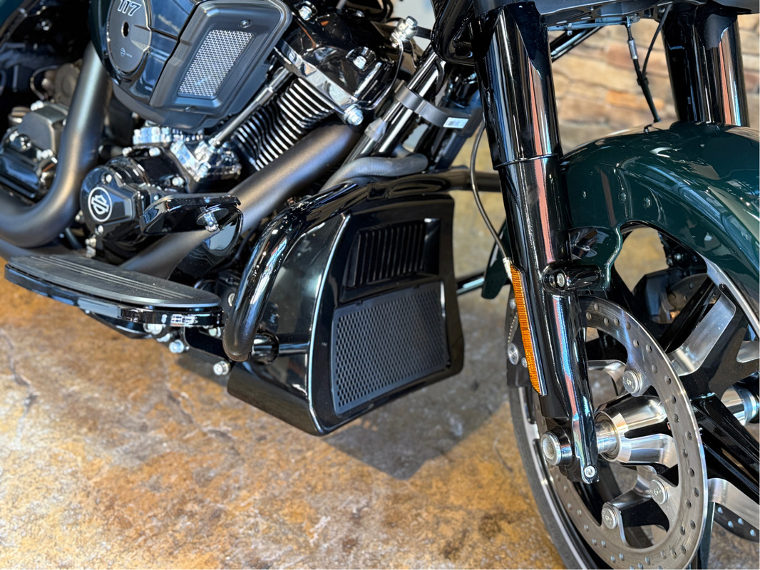 Road Glide®