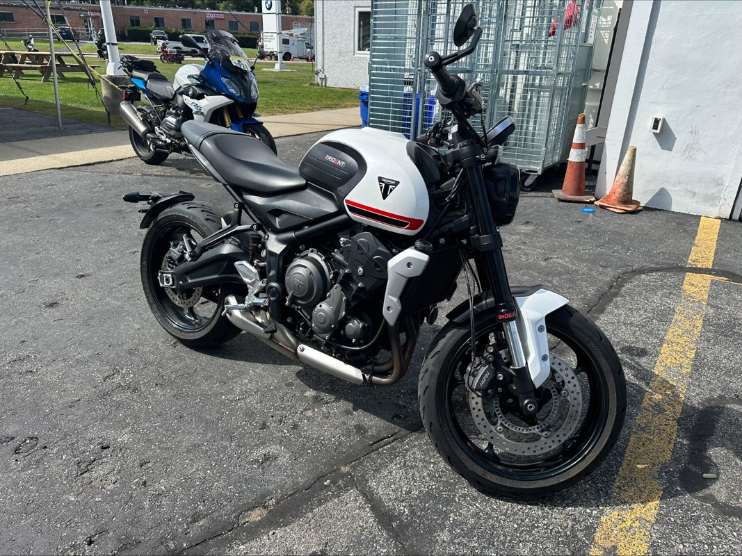 Trident 660