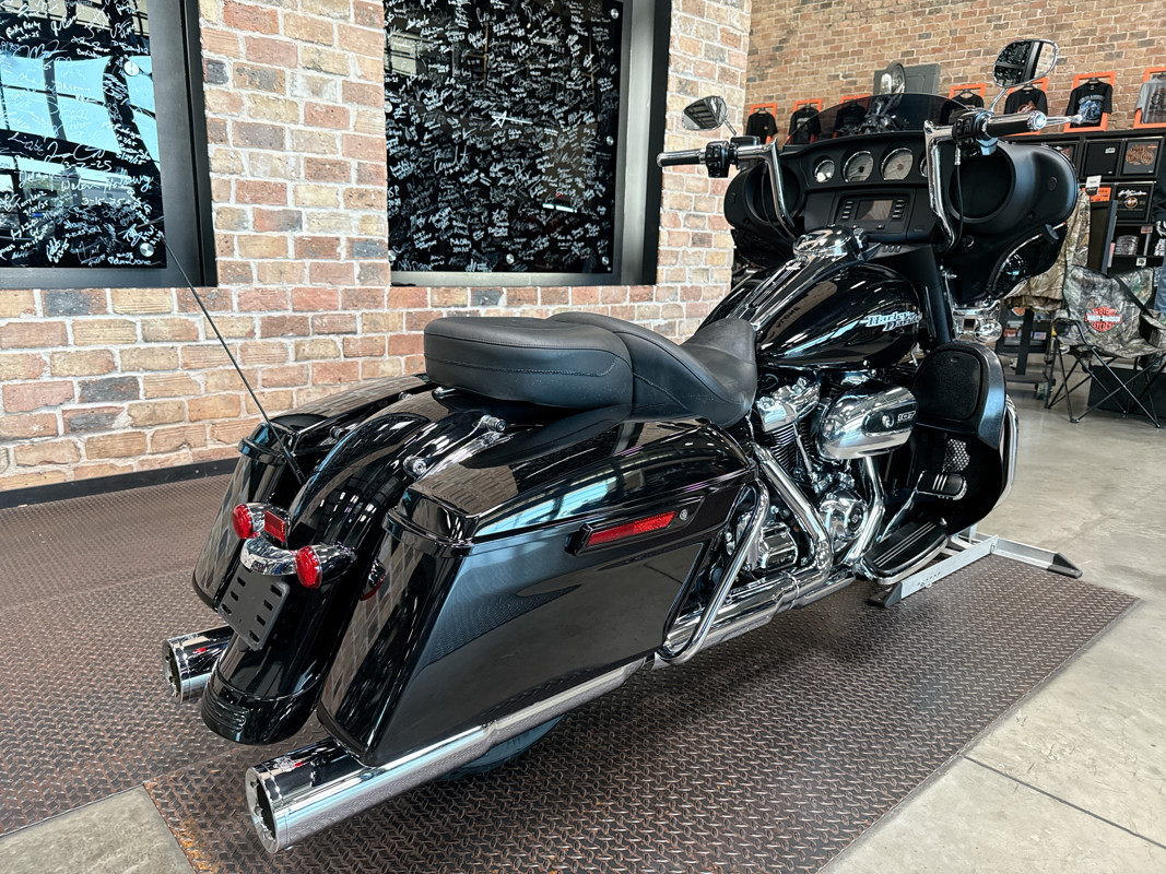 Street Glide®