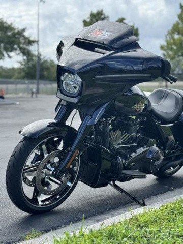 Street Glide®