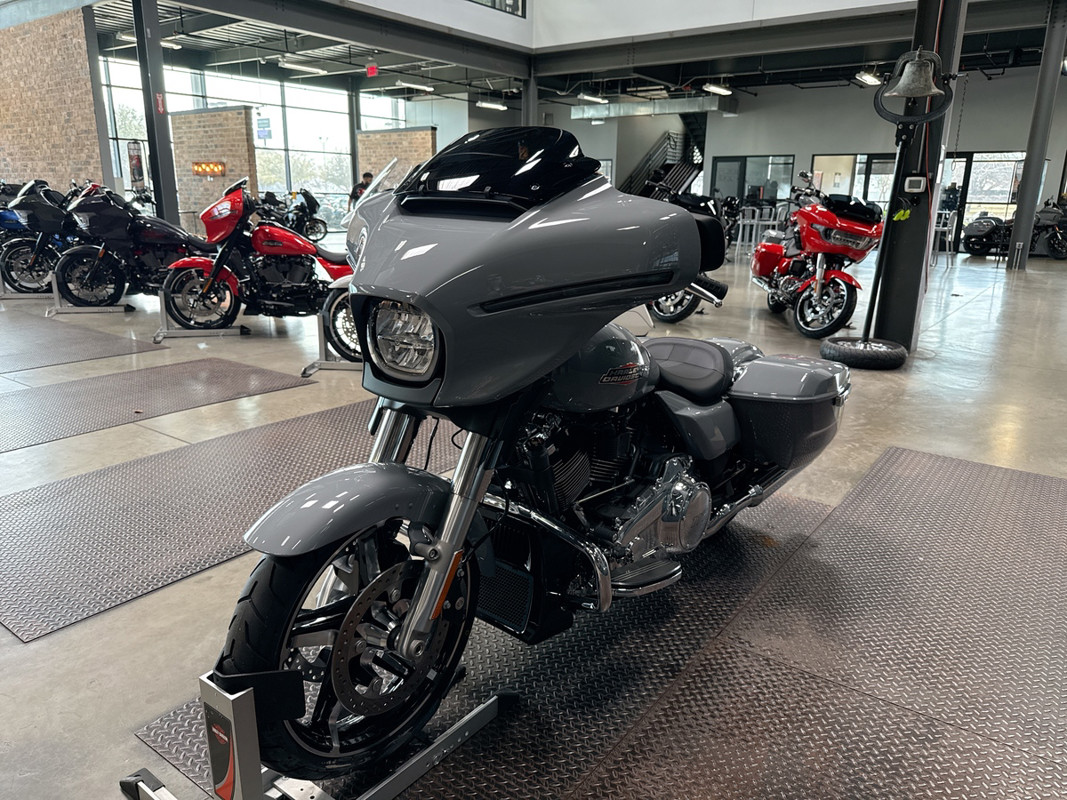 Street Glide®