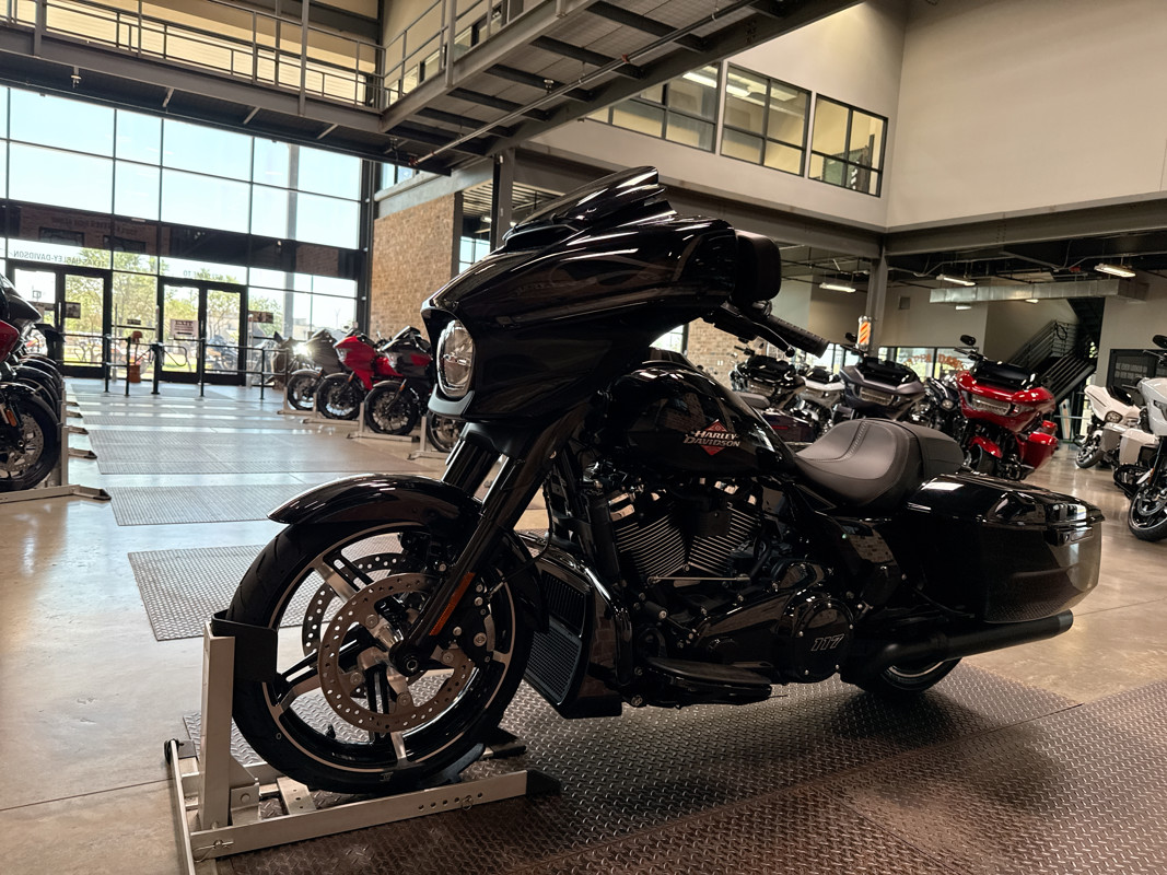 Street Glide®