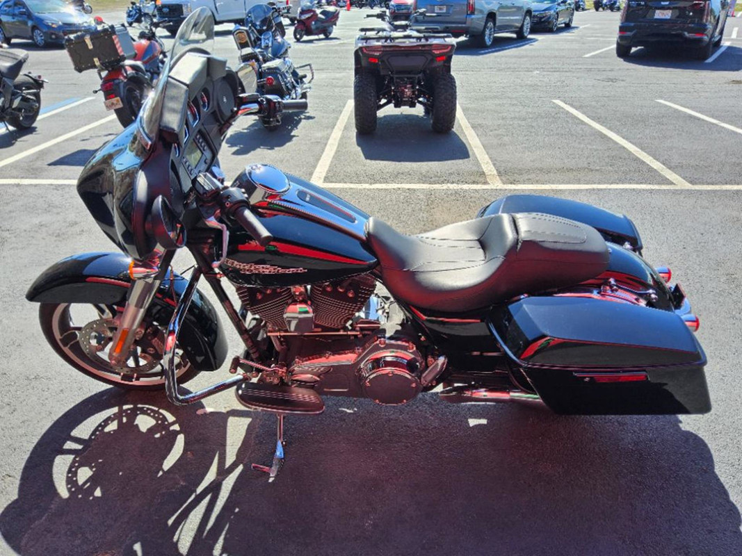 Street Glide®