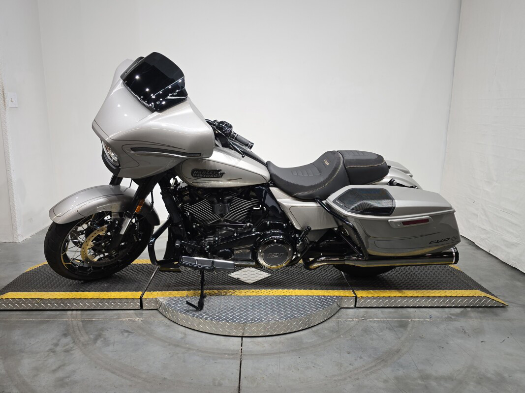 CVO® Street Glide®