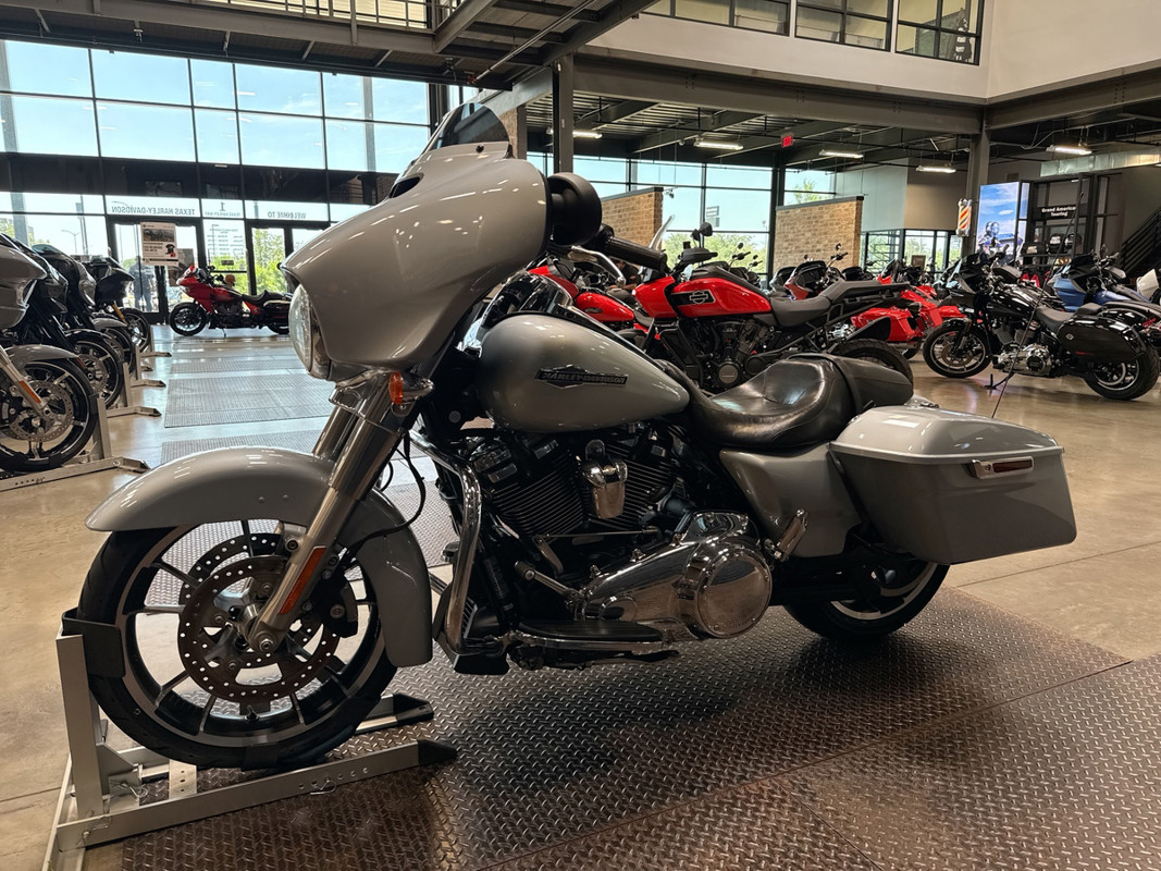 Street Glide®