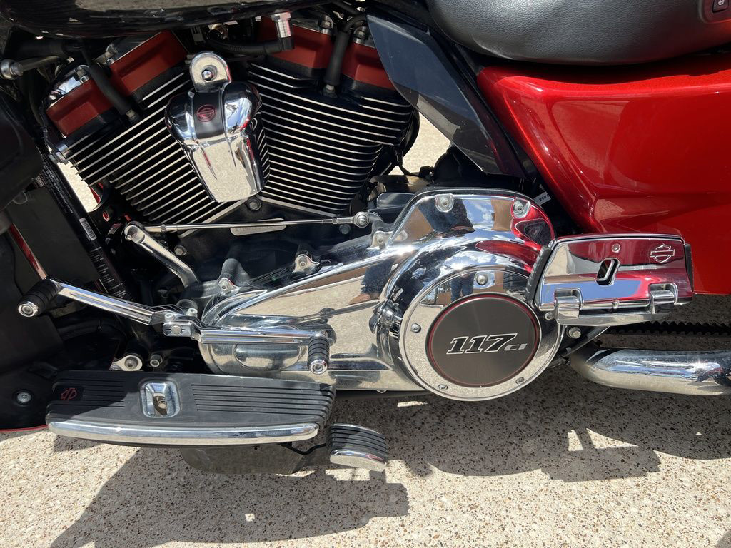 CVO® Tri Glide® Ultra