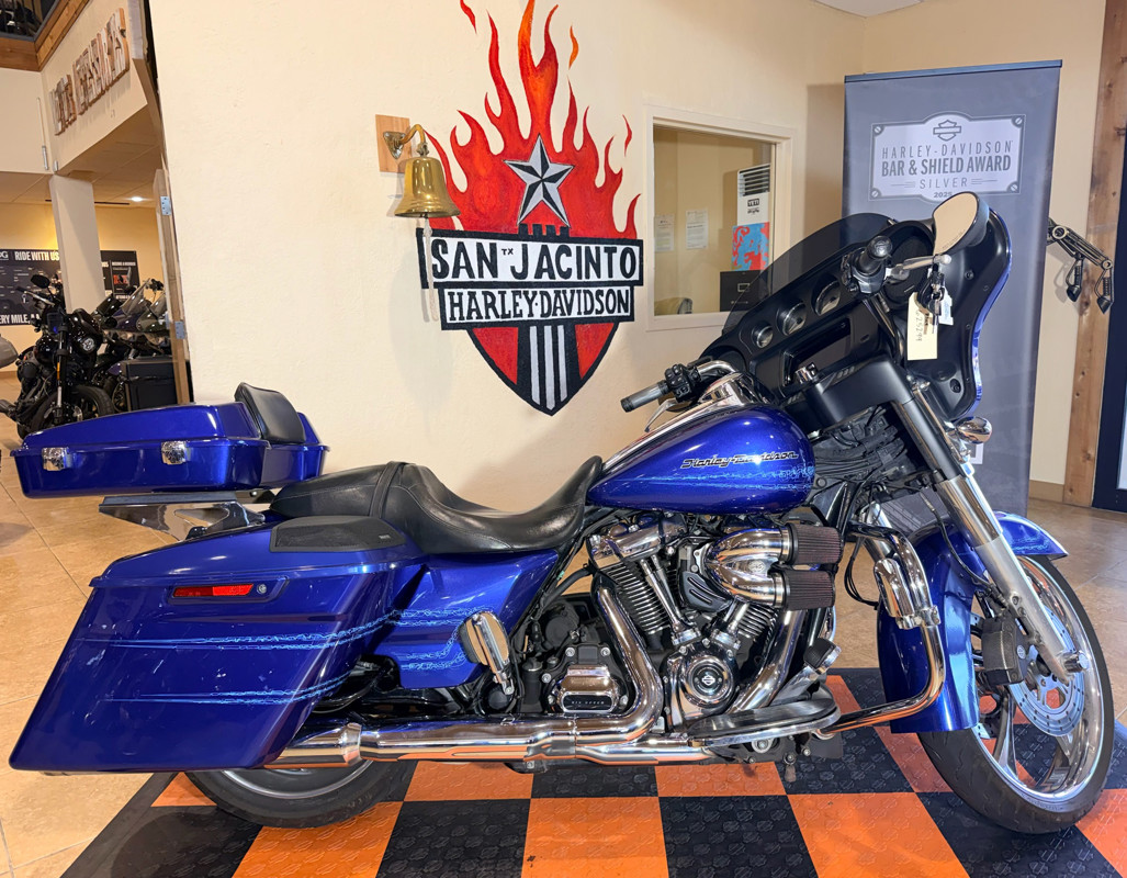 Street Glide®