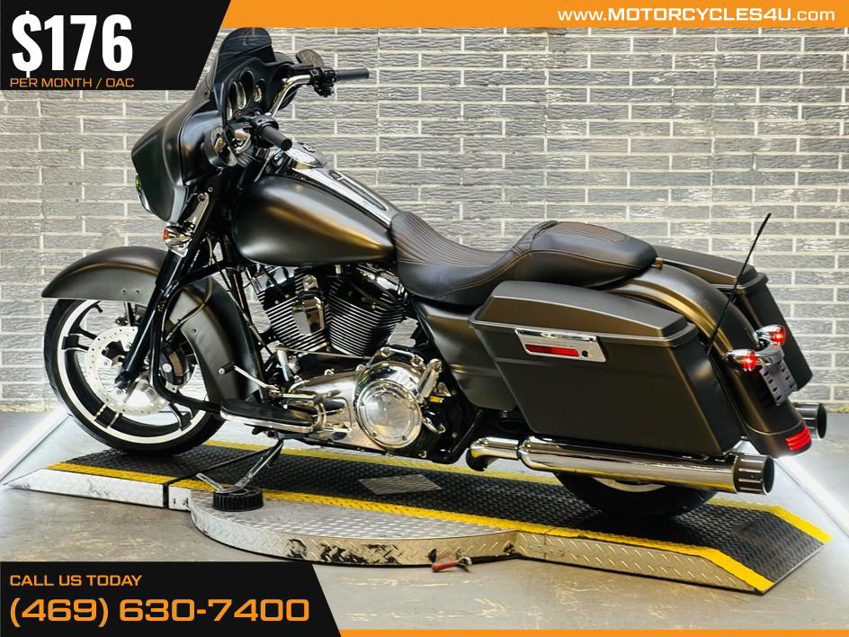 Street Glide®