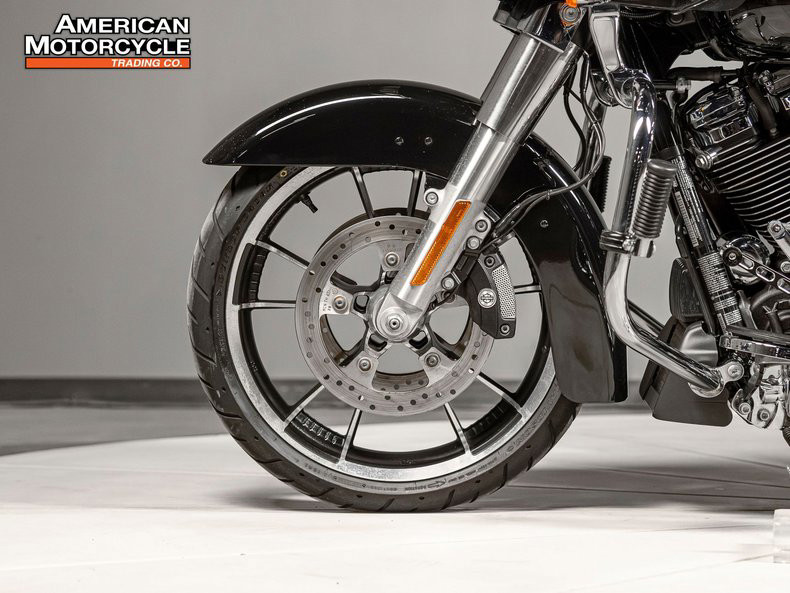 Road Glide®