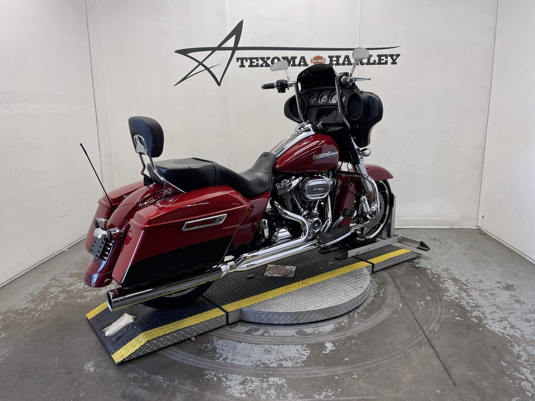 Street Glide®