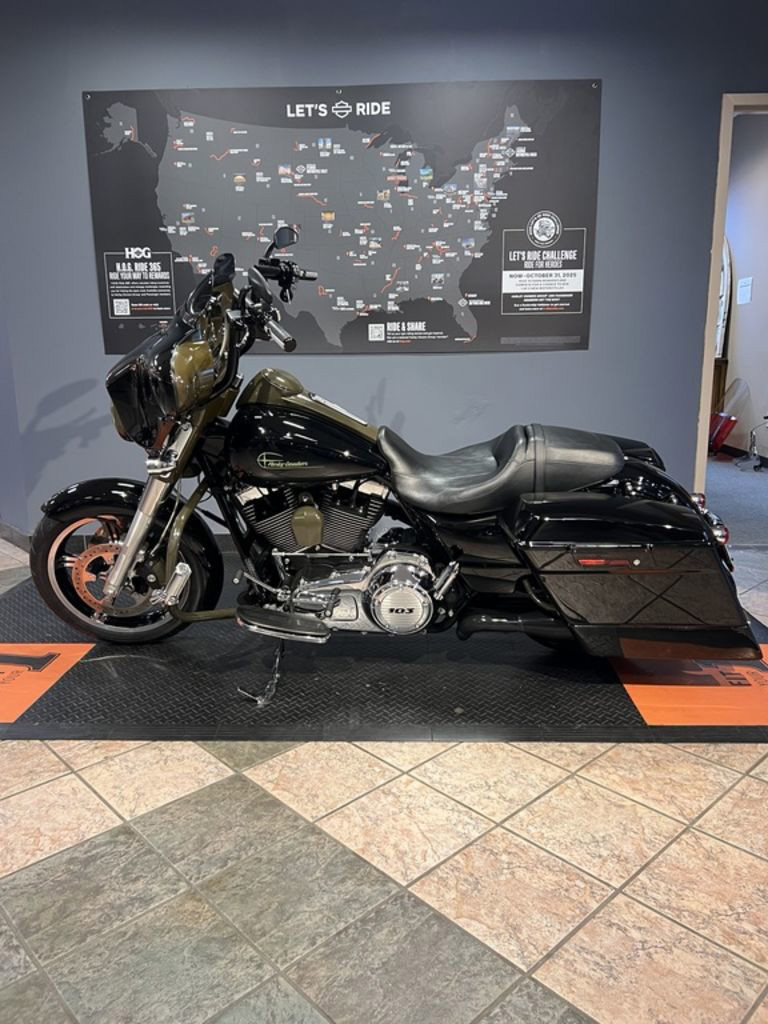 Street Glide®