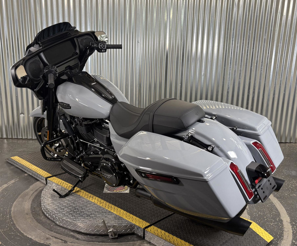 Street Glide®