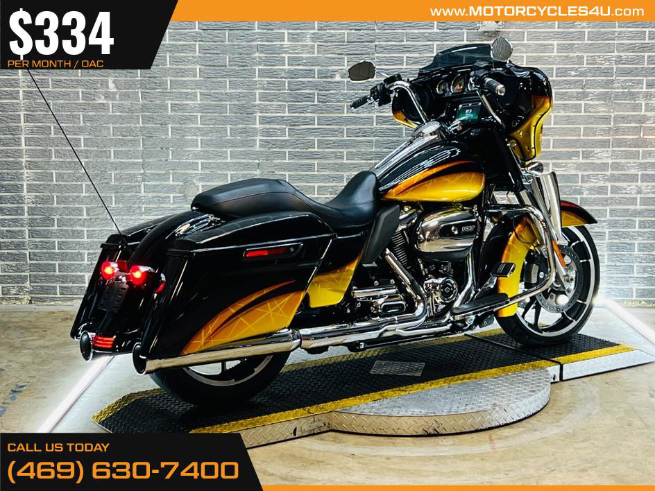 Street Glide®