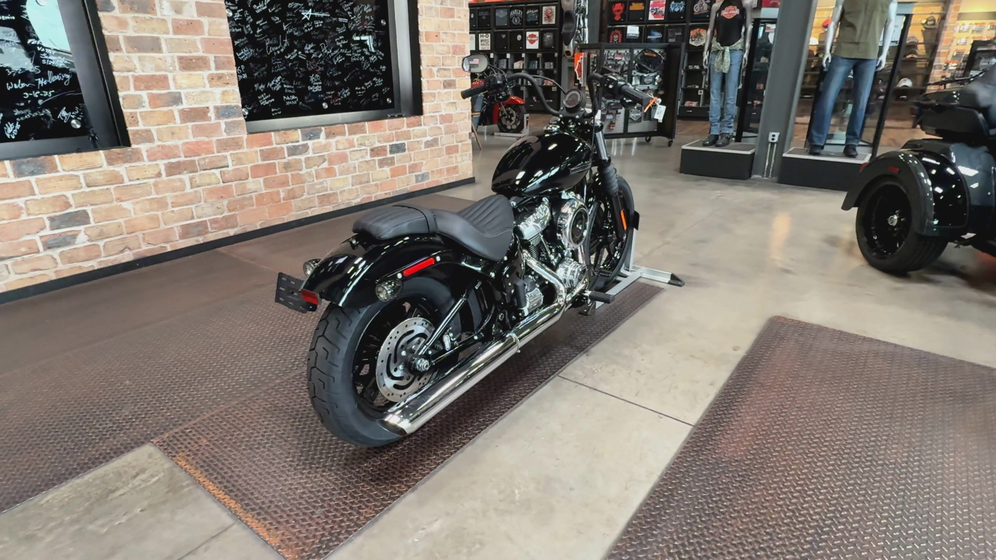 Street Bob®