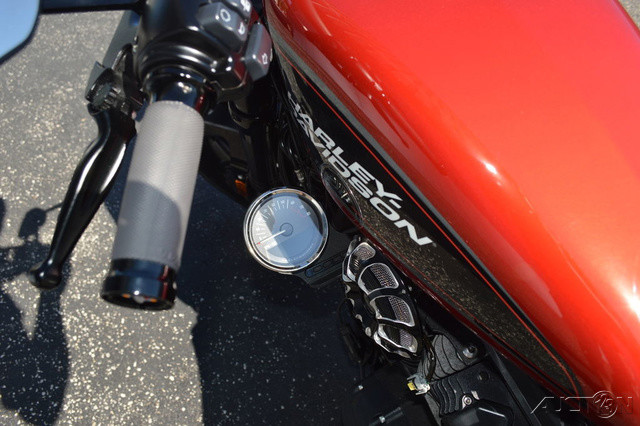 Sportster® Roadster®