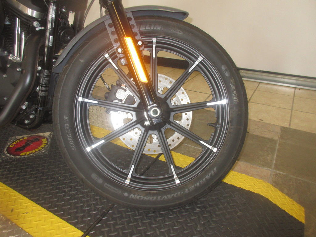 Iron 883®