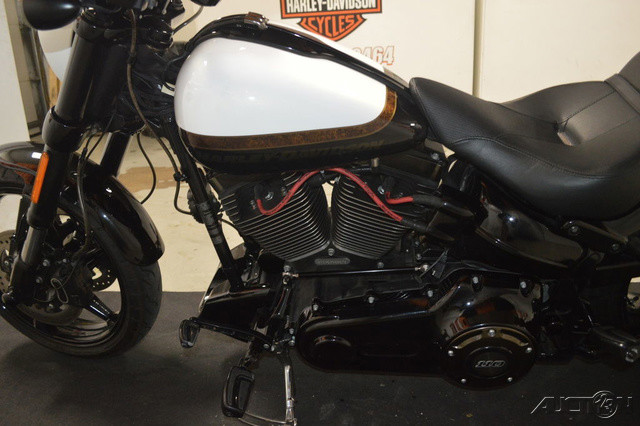 CVO® Pro Street Breakout®