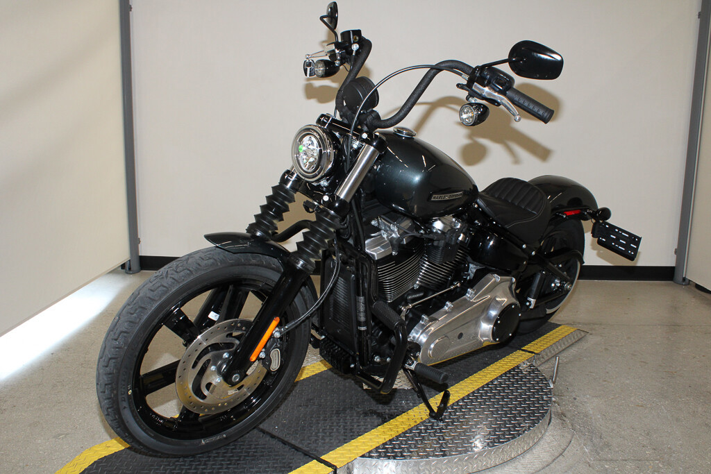 Street Bob®