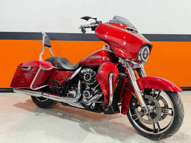 Street Glide®