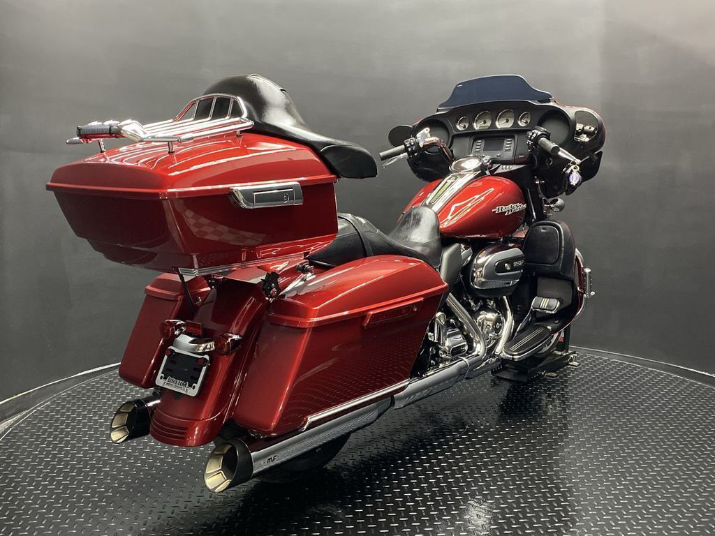 Street Glide®